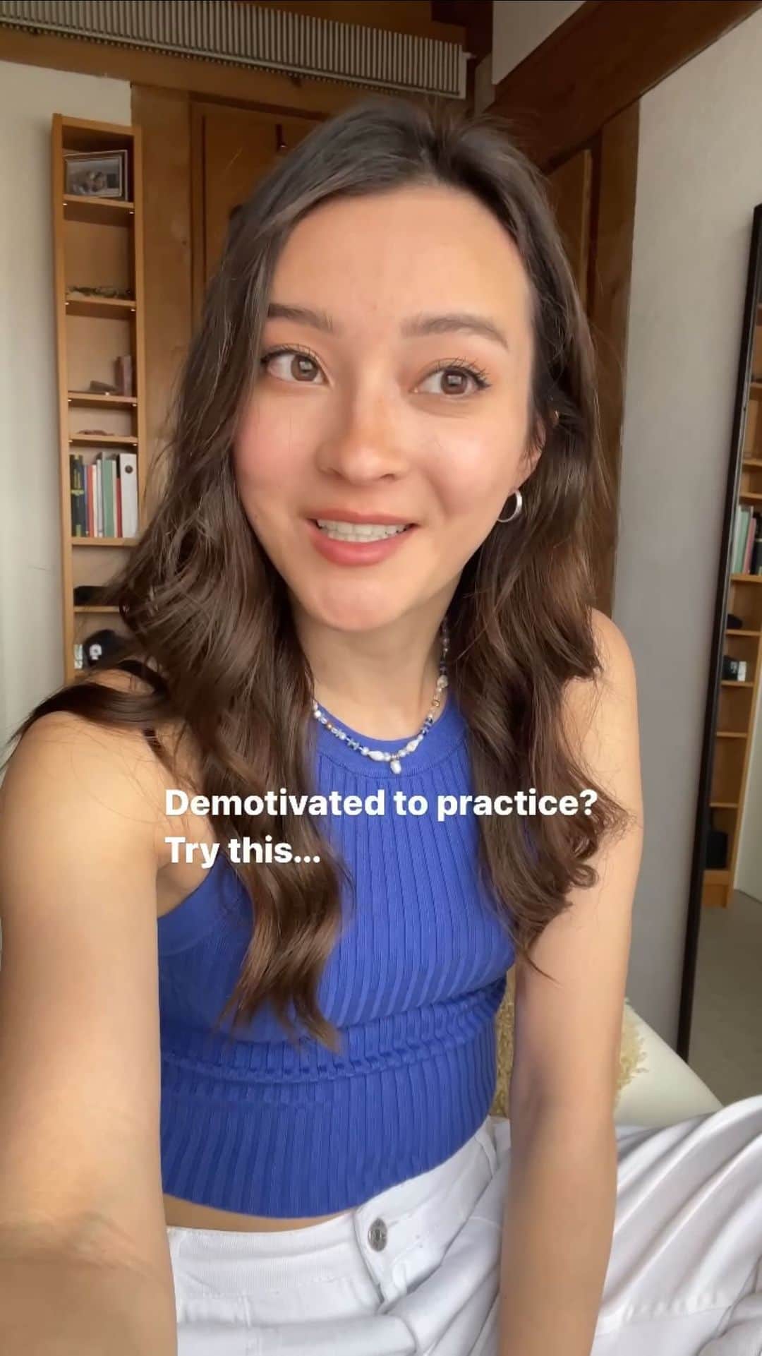 澄那シュトゥーダーのインスタグラム：「What I do when I feel demotivated to practice violin👆🏼  A lot of getting yourself to practice has to do with mind tricks, to be honest - at least until you train your brain NOT to rely on motivation, but to follow discipline. Because discipline can become constant - but motivation can't...   How do YOU get yourself to practice? Comment below 😌🎻  #music #musicpractice #lingling #musician」