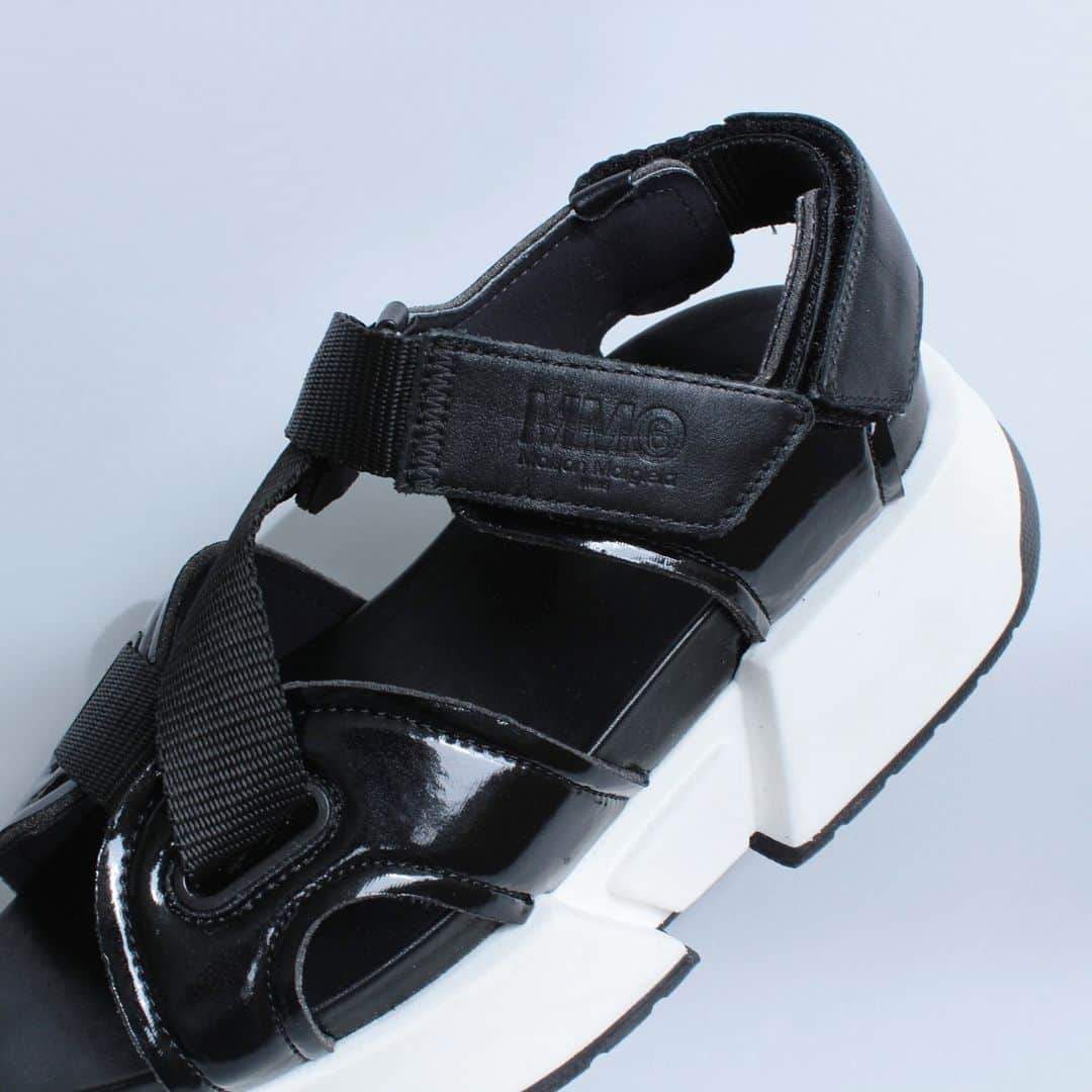 RAGTAGさんのインスタグラム写真 - (RAGTAGInstagram)「MM6 ￥26,600 size: 37(23.5cm位)  スポーティな印象ながら エッジの効いたモードさを忘れない  クリーンなホワイトのミッドソールでボリューム感を抑え軽快さをプラス _  #ragtag #ラグタグ #古着 #ブランド古着 #レディースファッション #springfashion #mm6  #エムエムシックス #サンダル #厚底サンダル #春コーデ #春服コーデ」4月16日 20時00分 - ragtag_official_women