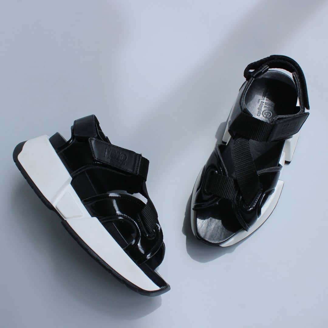 RAGTAGさんのインスタグラム写真 - (RAGTAGInstagram)「MM6 ￥26,600 size: 37(23.5cm位)  スポーティな印象ながら エッジの効いたモードさを忘れない  クリーンなホワイトのミッドソールでボリューム感を抑え軽快さをプラス _  #ragtag #ラグタグ #古着 #ブランド古着 #レディースファッション #springfashion #mm6  #エムエムシックス #サンダル #厚底サンダル #春コーデ #春服コーデ」4月16日 20時00分 - ragtag_official_women
