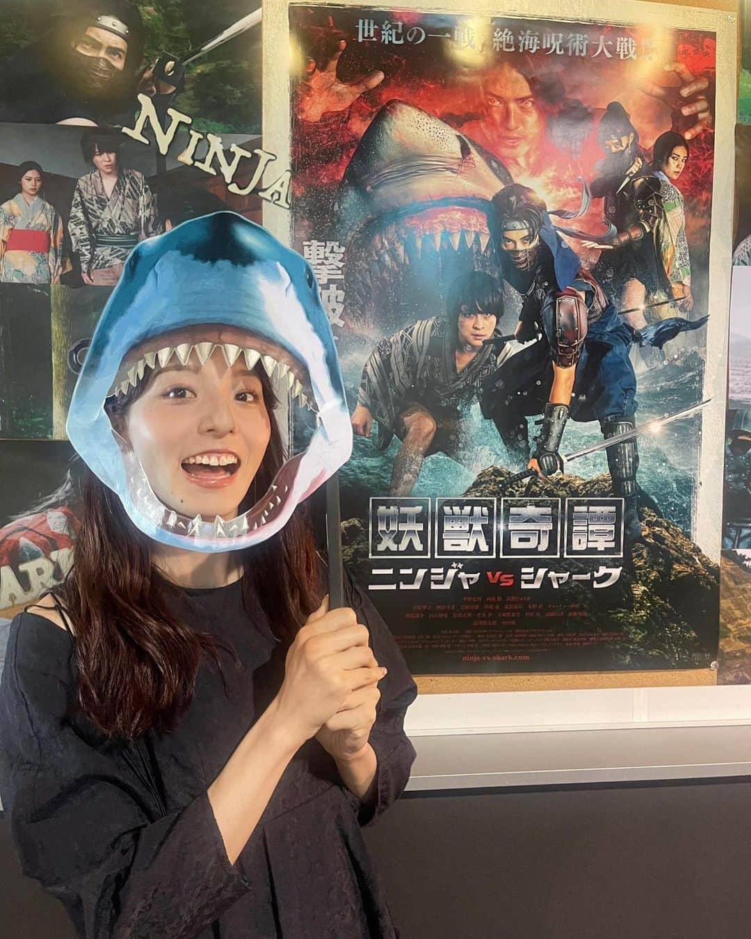 宮原華音さんのインスタグラム写真 - (宮原華音Instagram)「横浜ムービルさんでの ニンジャvsシャーク舞台挨拶 ありがとうございました！  今日はたくさん話したぞー😝✌️ めちゃくちゃ楽しかったです！  次の舞台挨拶は 4/22 試合の次の日！！笑 また池袋シネマ・ロサさんであります😉  そちらもぜひ🥷🏿⚔️🦈  #ニンジャvsシャーク #殺陣 #殺陣女子 #ニンジャ #シャーク #サメ映画 #国産サメ映画 #舞台挨拶」4月16日 20時02分 - miyahara_kanon