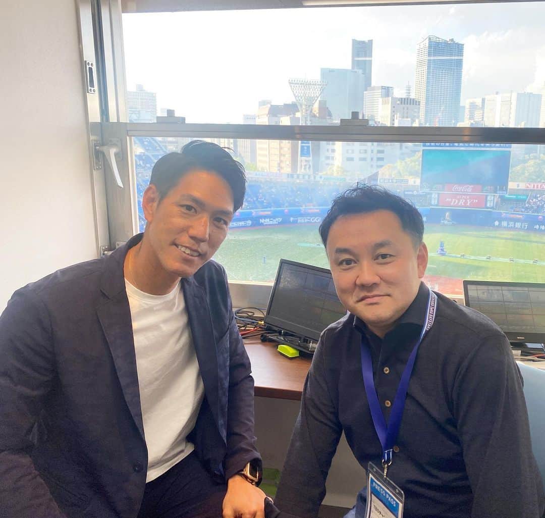 荒波翔のインスタグラム：「今日はDAZN解説でした🤗  素晴らしい投手戦でした👏  #解説  #dazn  #横浜denaベイスターズ  #阪神タイガース  #デスターシャ」