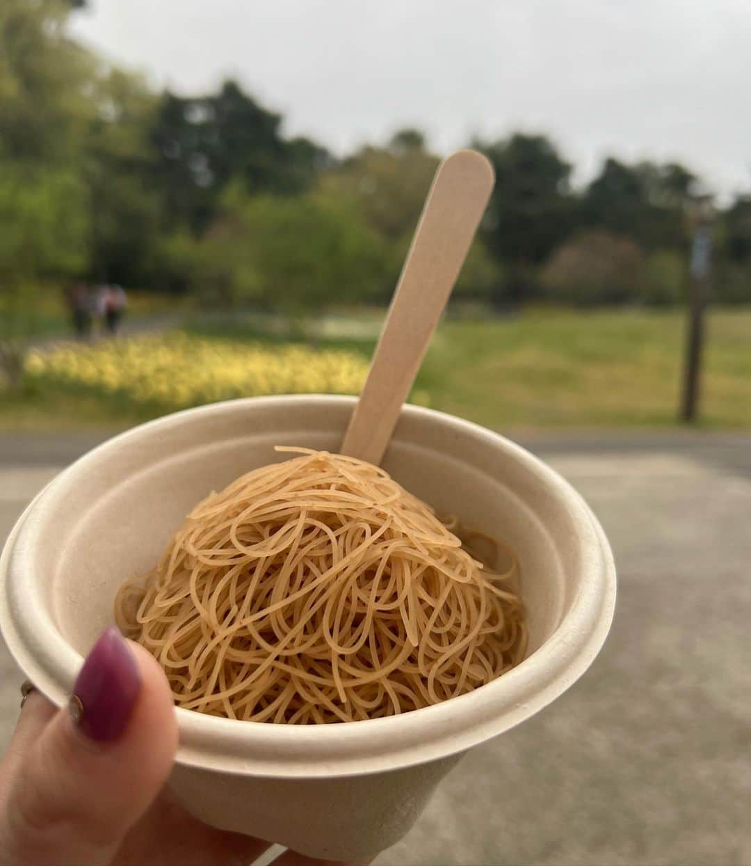 蒼真海（まみへえ）さんのインスタグラム写真 - (蒼真海（まみへえ）Instagram)「ひたち海浜公園その2✨ 14日で7分咲きだったから (じゅうぶん綺麗すぎたけど) 今週はもっと満開な気がする✨ ㅤㅤㅤㅤㅤㅤㅤㅤㅤㅤㅤㅤ 屋台もあちこちにあって 美味しそうだった🙌  めちゃ綺麗だったな... やっぱ季節ならではの景色を 見るのって私には 必要不可欠🥺🥺💓 ㅤㅤㅤㅤㅤㅤㅤㅤㅤㅤㅤㅤ 充電完了！ またお仕事頑張ろうって なるね✨  #ネモフィラ #ネモフィラの丘  #国営ひたち臨海公園  #ひたち海浜公園  #ひたちなか  #ひたちなか海浜公園」4月16日 20時22分 - mami_0110