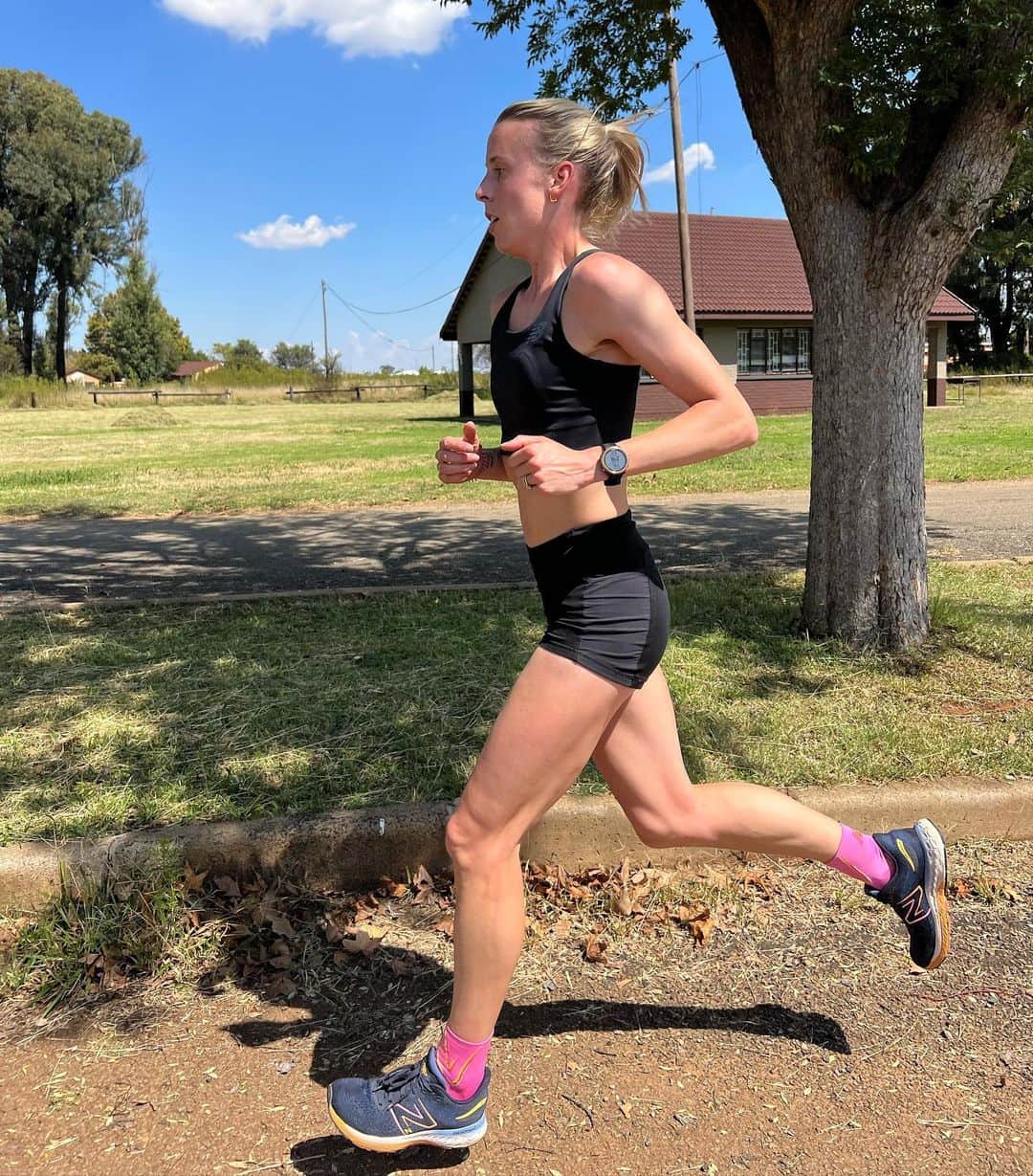 リンジー・シャープのインスタグラム：「3 weeks in Potch to finish off a dreaded but necessary strength block ☀️ 🥵 ready for the next block of training to get ready for some summer racing!!!」