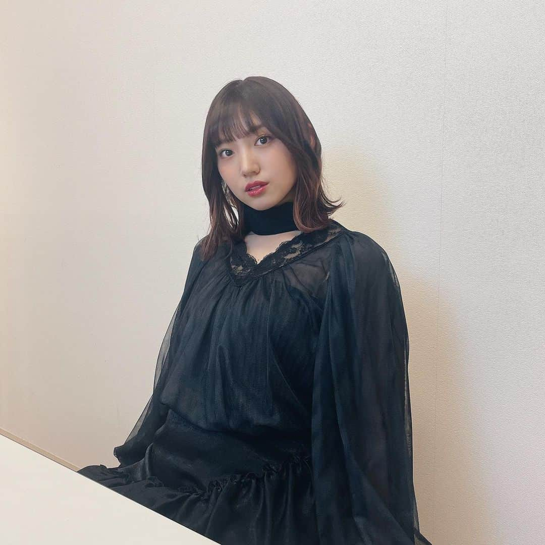 太田夢莉さんのインスタグラム写真 - (太田夢莉Instagram)「カレンダー手渡し会 -大阪- 真っ黒でお願いしました〜 黒チュール素敵です🐈‍⬛ ありがとうございます🐈‍⬛🐈‍⬛🐈‍⬛ @yae_tokyo_  @labelleetude_official」4月16日 20時17分 - yustagram12