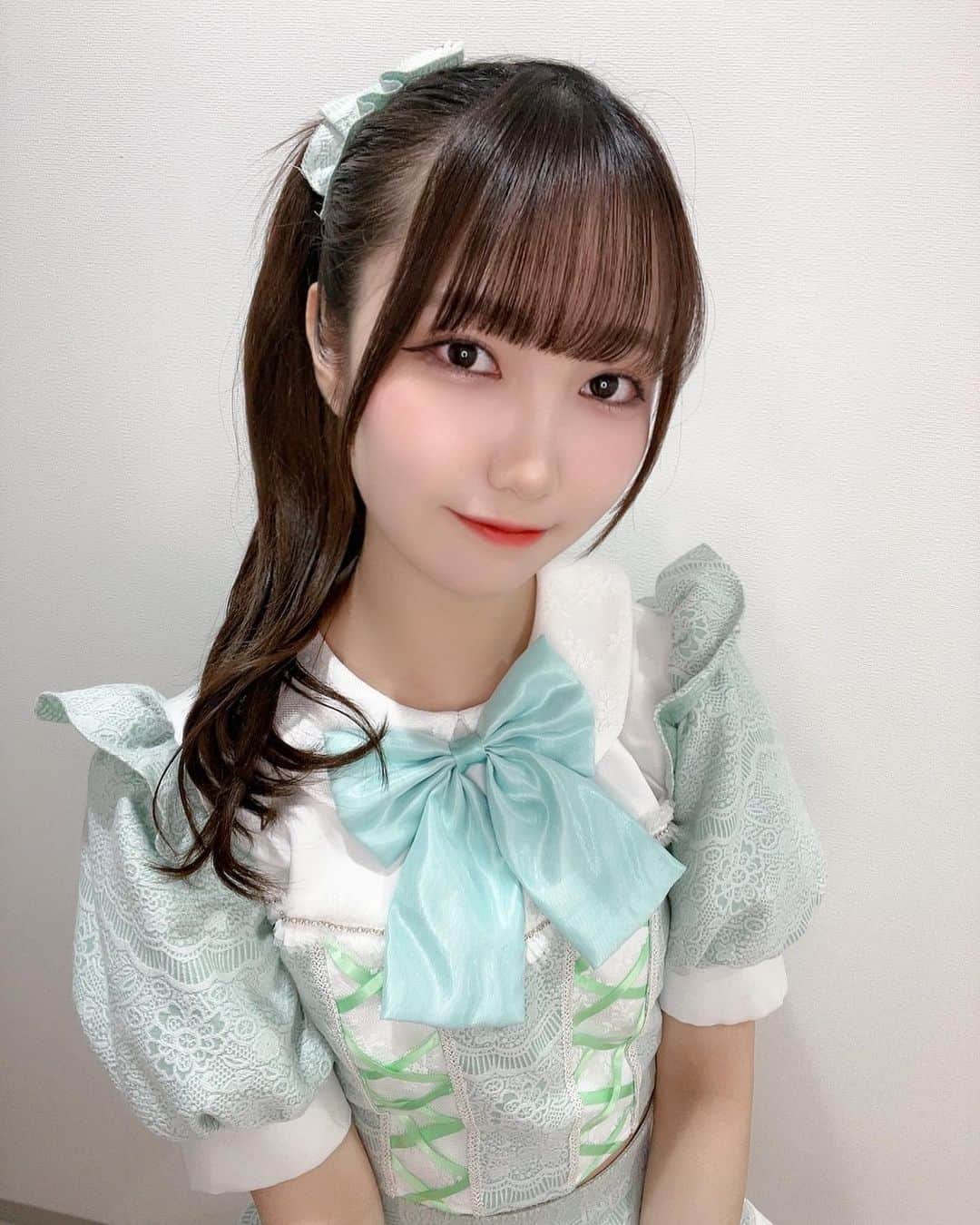 宮田有萌さんのインスタグラム写真 - (宮田有萌Instagram)「アイドル .｡.:*☆  無敵の笑顔で荒らすメディアっ⤴︎⤴︎  そういえば衣装の写真載せてなかったと思い…  めちゃ可愛いお気に入りの衣装です(*´꒳`*)♡  #サイドポニー #サイドポニーテール #ポニーテール #リボン #アイドル #宮田有萌 #instagood #instapic #fashion #japanesegirl #idol #패션 #코디 #오늘의코디 #코디스타그램 #옷」4月16日 20時18分 - yume_m1017