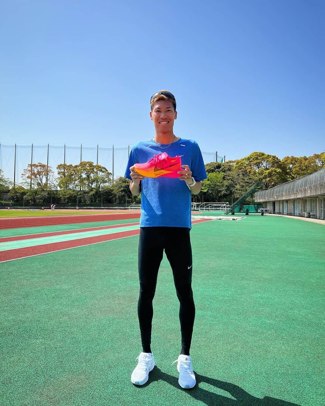 坂東悠汰のインスタグラム：「. ✔︎ NIKE VAPORFLY3 NIKE PEGASUS40  VAPORFLY3 今回はトラックで履いてみましたが まずめっちゃ軽いなって思いました！ そして前への進みやすさ、フィット感、スピードの出しやすさを 感じて走りやすかったです！  PEGASUS40 ペガサスシリーズが好きなのですが 今回も変わらず安定感があり、 どんなサーフェスにも対応してくれるので気に入っています！ あとホワイトのカラーが綺麗で好きです！  皆さんもぜひ履いてみてください！！  #nike #vaporfly3 #pegasus40」