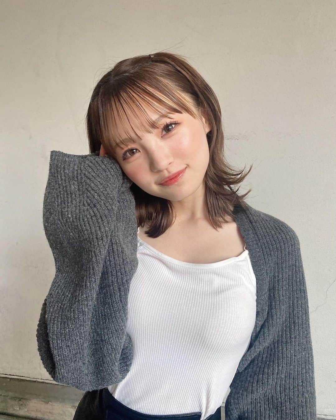 のインスタグラム：「お姉さんしんしんは好きーーーー？❤︎ ⠀ ⠀ ⠀ ⠀ ⭐︎全人類あざと計画⭐︎ この日は @melotte_official のパールリングってカラコンつけたよ❕カラコンの変化にまで気づけたら120点満点❕💮  #彼女の私服がかわいい #低身長コーデ #sサイズコーデ #156cm #骨格ウェーブ #大人コーデ #あざとコーデ #gallardagalante #ガリャルダガランテ #chico #emoda #エモダ #ootd」