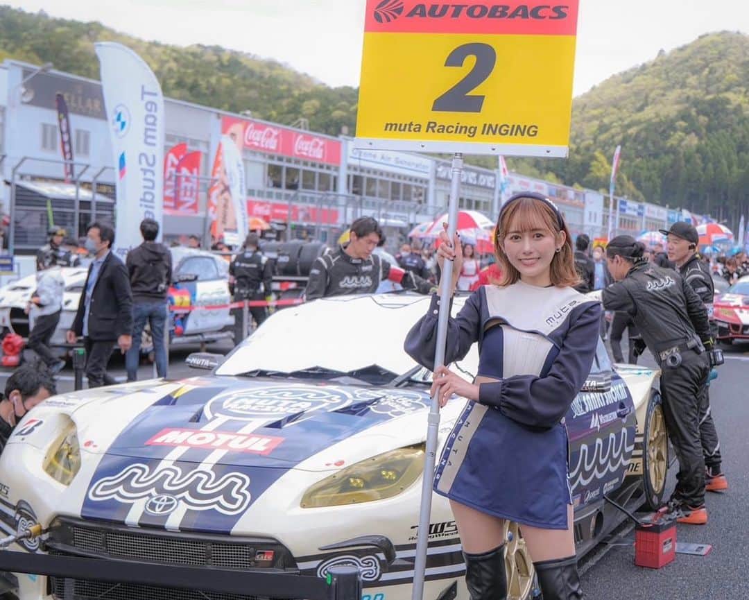 後藤佑紀のインスタグラム：「SUPERGT開幕戦@岡山国際サーキット  決勝は度重なる天候の悪化などで 荒れたレースとなりましたね🥲🥲  皆様2日間悪天候の中、 たくさんの応援をありがとうございました！ また富士で会いましょう🤎  次こそは、、、、✊🔥   #muta #mutaracing  #mutaracingfairies #レースクイーン #SUPERGT #gt300 #GR86GT #ingingmotorsports #ブリヂストン #岡山国際サーキット」