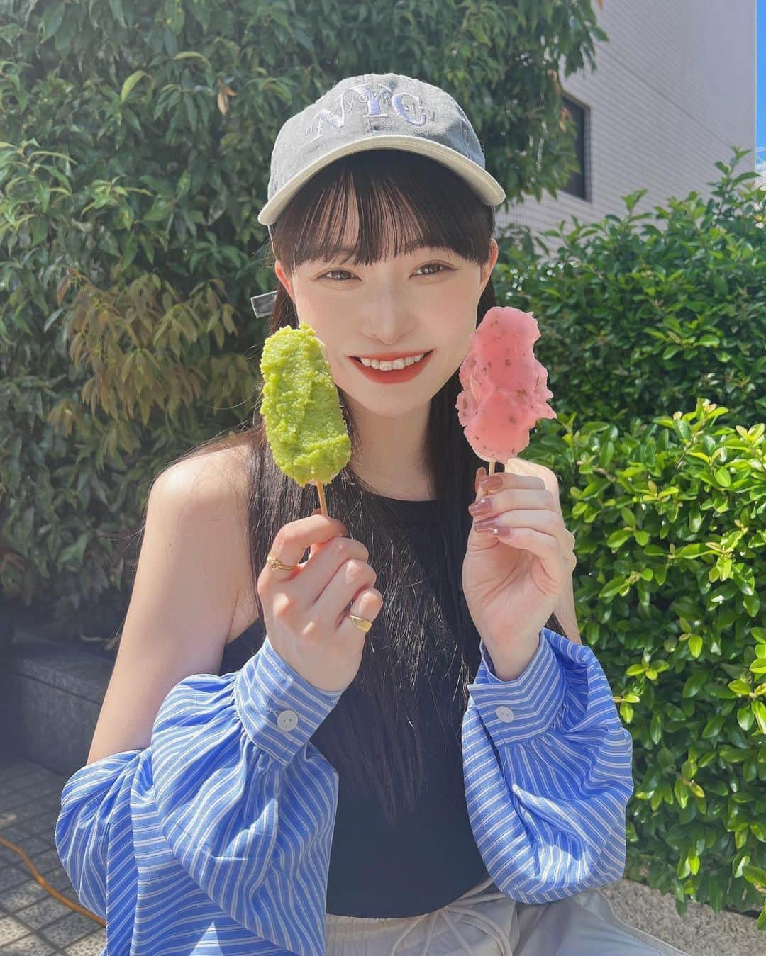 八角瑛子のインスタグラム：「夏かと思った！今日のお昼🍡☀️  だんごや 杜さんのおだんごが めっちゃ美味しかった…♡ もちもちふわふわで感動🥺  だんごにビールしちゃって、 そのまま秩父宮にラグビー観にいきましたっ！」