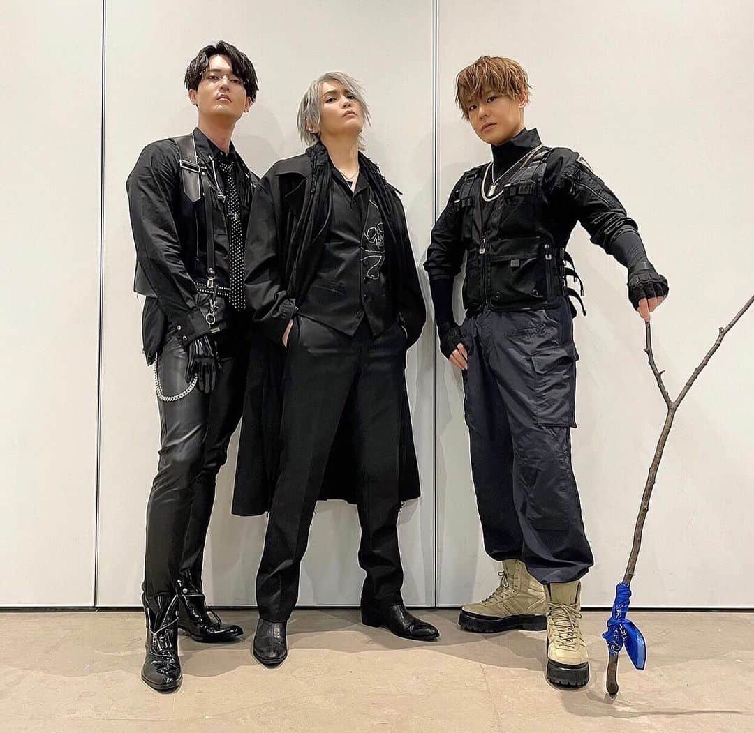 神尾晋一郎のインスタグラム：「楽し過ぎる2DAYSでした！ツーショット撮れた人と撮れなかった人がいる！！！  まぁでも沢山の写真が見たかったら駒ちゃんのとのを覗いてください！笑 #ヒプマイ9thライブ」
