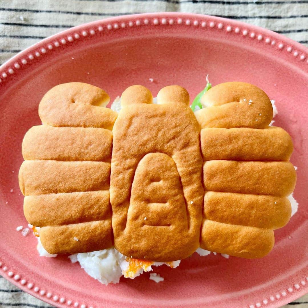 池田有希子のインスタグラム：「カニパンカニカマサンドイッチ。  #krabstick #krabsticksandwich #brunch」