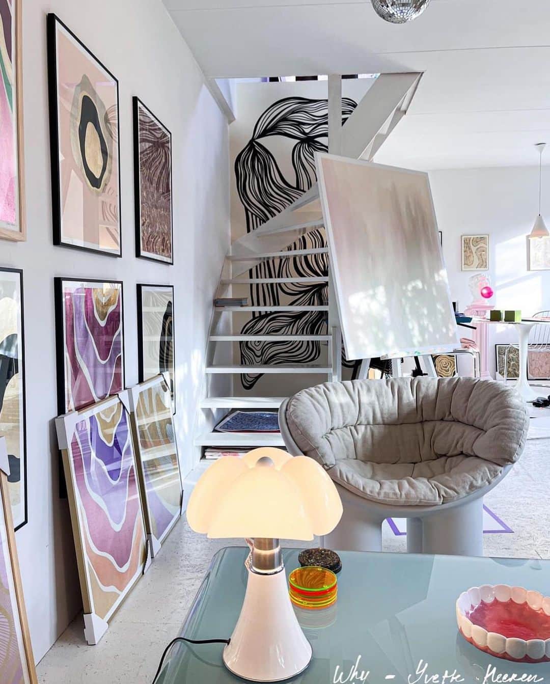 My Interiorさんのインスタグラム写真 - (My InteriorInstagram)「An example of how a joy full home look like 👍 @why_yvetteheeren Her art is on Saaaale」4月16日 20時40分 - myinterior