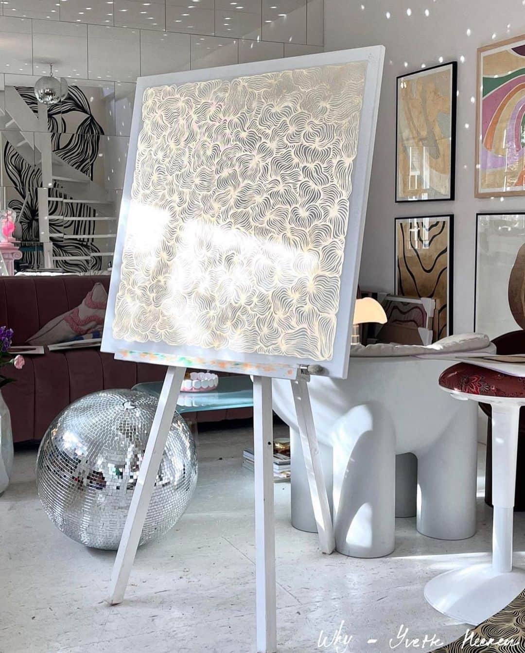 My Interiorさんのインスタグラム写真 - (My InteriorInstagram)「An example of how a joy full home look like 👍 @why_yvetteheeren Her art is on Saaaale」4月16日 20時40分 - myinterior