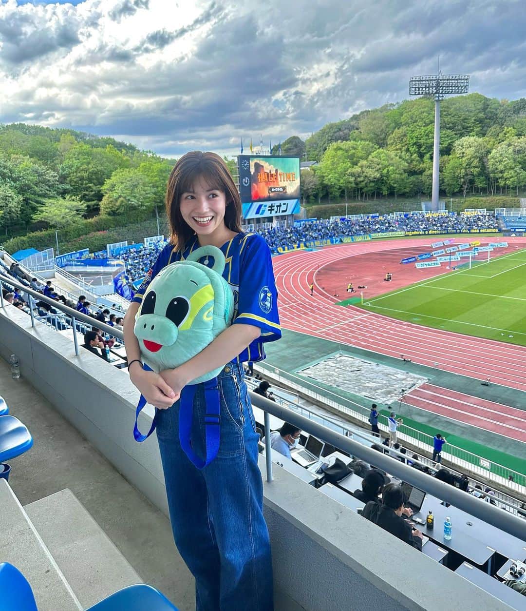 のインスタグラム：「今年初参戦でした❤️‍🔥 大分トリニータvs FC町田ゼルビア  首位対決、悔しい結果でしたが…アウェイにも関わらずたくさんのサポーターの皆さんが…3点も失点の時は😭ってなったけどそれ以上にパワーのある声援が届いて諦めずに最後まで全員で戦えたと思います😭  次！！次！！ 絶対みんなで勝ちに行こう。  23日ホームで❤️‍🔥水戸戦  #大分トリニータ　#トリニータ　#trinita #ニータン　#繋　#サッカー　#jリーグ　#soccer」