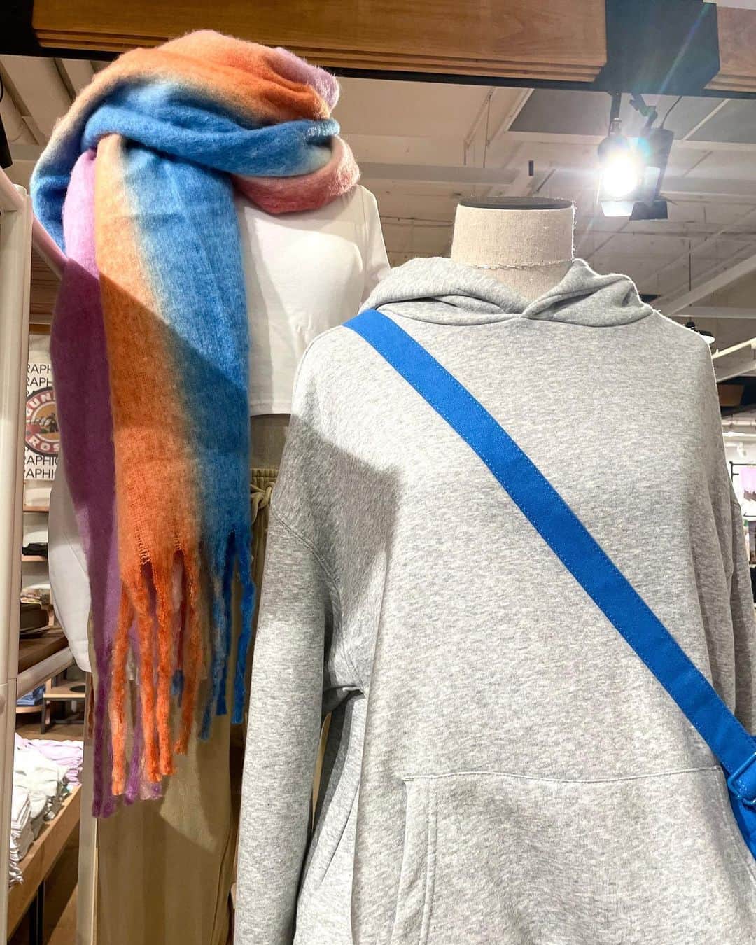 COTTON ONさんのインスタグラム写真 - (COTTON ONInstagram)「POV: new 'fits we can't get enough of 👀 Which is your fave? 👇💙 #MyCottonOn」4月16日 20時40分 - cottonon