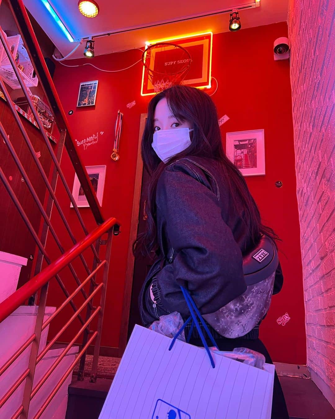 田口珠李さんのインスタグラム写真 - (田口珠李Instagram)「쇼핑은 많이 해야겠지~~??😒」4月16日 20時49分 - suaaminm