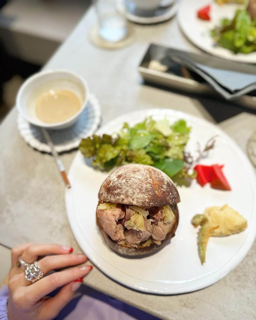 水野佐彩さんのインスタグラム写真 - (水野佐彩Instagram)「・ 大好きなお店でランチ🥪🌈💜💕 パフェだけじゃなく サンドイッチが本当に美味しくて むっちむちでした😚🥪🥪  絵理紗 HAPPY BIRTHDAY🎂🎂🎂  💜 @ensuite_online × @yumi_kakiuchi  🖤 @st.rooney collaboration  毎回楽しみな ゆみちゃんコラボに 制服化としているわたしのショーパン☺️🖤💜 ポカポカな春日和にぴったりでした🌷  さあ！ 明日からまた頑張ろう🤍🤍  #おちびコーデ #おちびの輪 #低身長コーデ #Sサイズコーデ #ママコーデ #ママライフ #2020年ベビー #女の子ママ #女の子ベビー #ブルベ夏 #ブルベ #ブルベサマー #ブライトサマー #ブライトスプリング #ソフトクラシック #ウェーブ #骨格診断ウェーブ」4月16日 20時41分 - saaya_mizuno