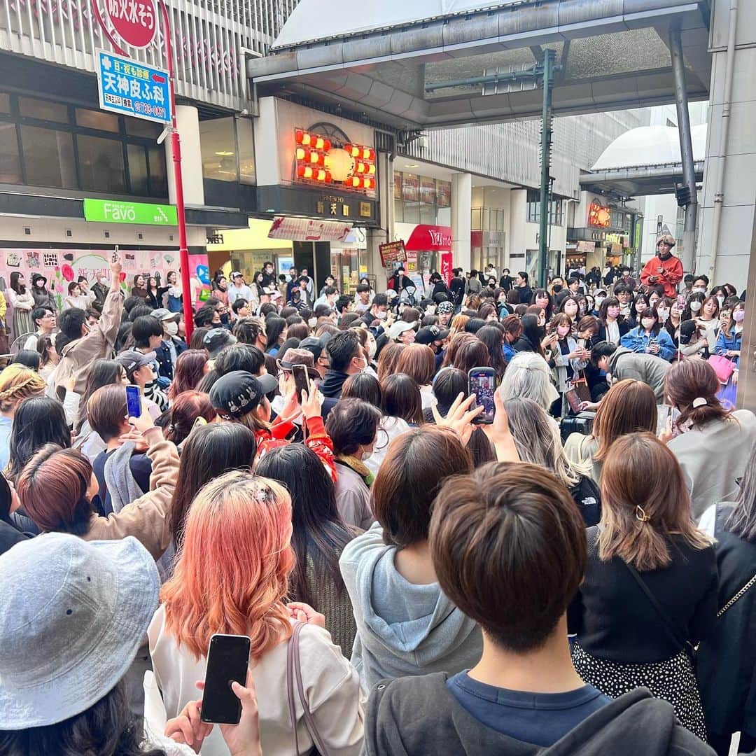 KAZUKI【ANFiNY】さんのインスタグラム写真 - (KAZUKI【ANFiNY】Instagram)「福岡路上🍲🔥  めっちゃくちゃ盛り上がったし 九州familyからのサプライズで アニバーサリーお祝いしてくれた✨  文字、結局 happy kazukiなのうける🤣笑  最高のプレゼントをありがとう。  見ての通り福岡も盛り上がってきたけん、オフ会含め色んなことできないか考えてみるね👍  来月も必ずくるけん待っといて💪  寒い中本当にありがとう😭  #髙橋一輝 #福岡路上」4月16日 20時46分 - kazuki_anfiny