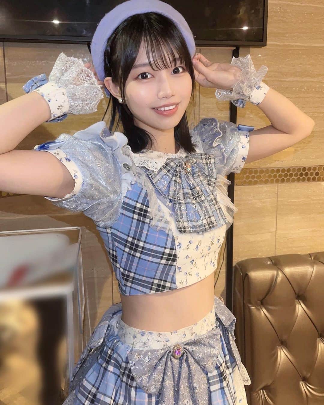 夏目綾のインスタグラム：「2023.4.9 コイズミ春のパンダ祭り🐼  もう先週になっちゃいましたがっ！！ ゲスト出演させていただきました✨  久しぶりにステージで歌えて本当に本当に楽しかった〜〜！💕懐かしい曲も歌ったり…☺️ 企画コーナーも面白すぎた😂お絵描きバトルガチ勢すぎる！！ そしてみんなと久しぶりに話せてテンション上がりまくりでした！！！🔥来てくれて本当にありがとう💗  そして天才に可愛い衣装は小泉花恋ちゃん( @renren.panda )に貸していただきました😭✨ 衣装だけじゃなくて、色んなことほんとにたくさん協力してくれて…！！れんれんやれんれんスタッフさんのサポートがなかったら色々出来てなかったと思うので、ありがとうで一杯です✨😭🐼  これからも色んな形でステージに立ち続けられるように頑張ります✊  #Japan#japanesegirl#japaneseidol#idol#偶像#自拍#自撮り#アイドル#黒髪ショート#アイドル衣装」