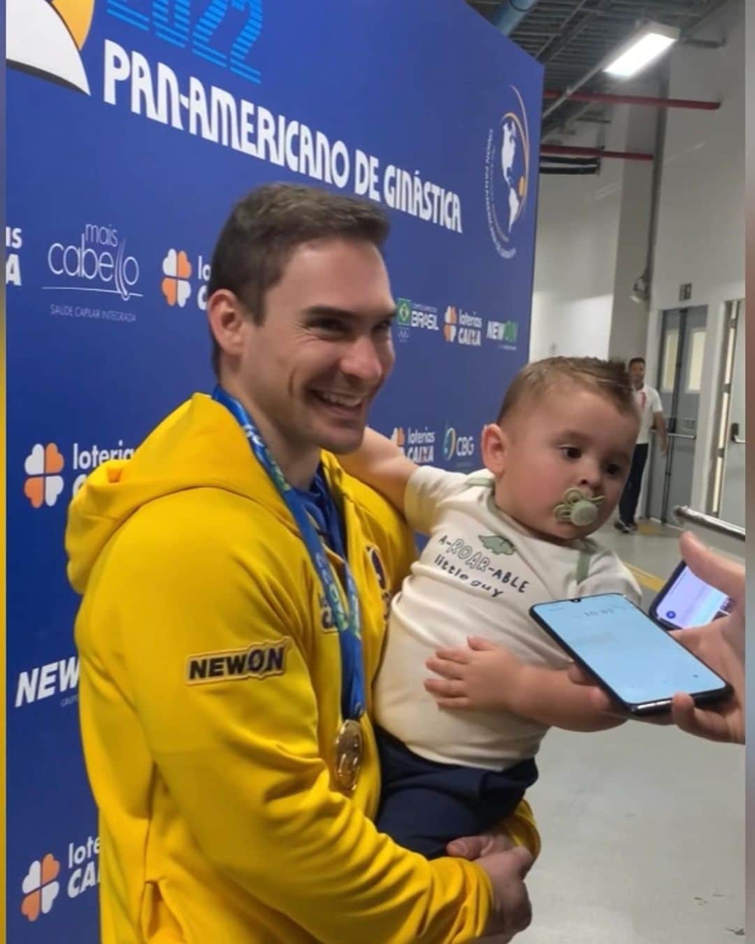 アルトゥール・ザネッティさんのインスタグラム写真 - (アルトゥール・ザネッティInstagram)「Hoje o dia é todo do melhor papai do mundo: o meu!!  Parabéns papai! Espero que vc realize todos os seus sonhos e alcance seus objetivos!   Te desejo muitos anos de vida, muita saúde e muitas felicidades  pq vc merece muito, vc é uma pessoa maravilhosa!   Espero sempre poder ter vc comigo e me apoiando, é tudo que eu preciso!  Você merece tudo de melhor na vida!  Obrigado pelos genes que vc passou pra mim hahahahhaha  Te amo muito @arthurzanetti」4月16日 20時53分 - arthurzanetti
