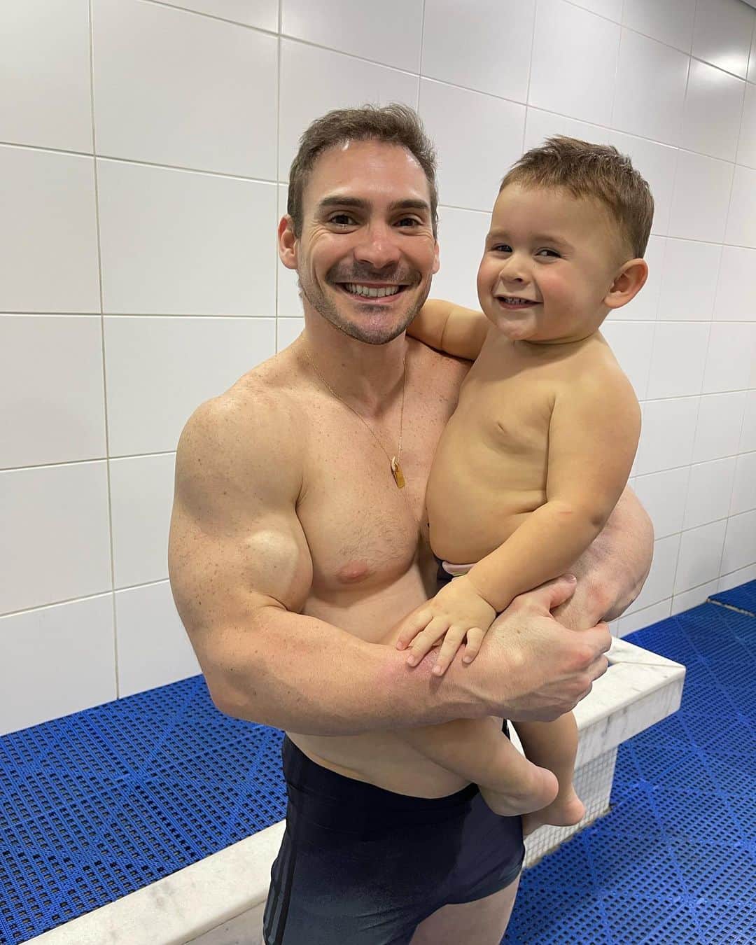 アルトゥール・ザネッティさんのインスタグラム写真 - (アルトゥール・ザネッティInstagram)「Hoje o dia é todo do melhor papai do mundo: o meu!!  Parabéns papai! Espero que vc realize todos os seus sonhos e alcance seus objetivos!   Te desejo muitos anos de vida, muita saúde e muitas felicidades  pq vc merece muito, vc é uma pessoa maravilhosa!   Espero sempre poder ter vc comigo e me apoiando, é tudo que eu preciso!  Você merece tudo de melhor na vida!  Obrigado pelos genes que vc passou pra mim hahahahhaha  Te amo muito @arthurzanetti」4月16日 20時53分 - arthurzanetti