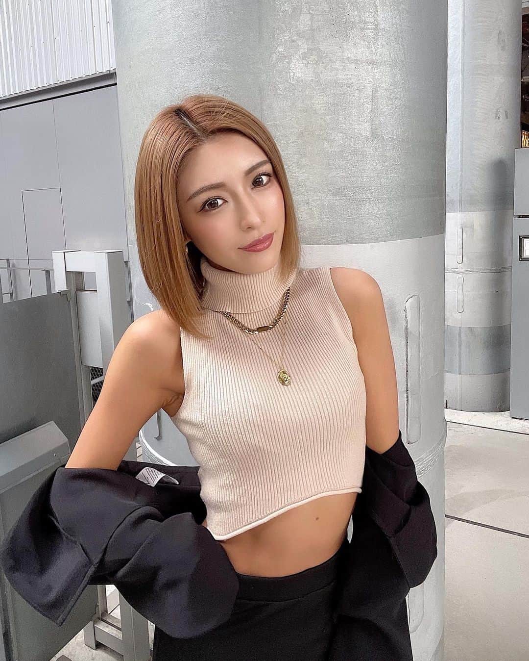 MIWAのインスタグラム：「" All SHEIN 🫨🫧 code " ㅤㅤㅤㅤㅤㅤㅤㅤㅤㅤㅤㅤㅤ ㅤㅤㅤㅤㅤㅤㅤㅤㅤㅤㅤㅤㅤ このtopsお気に入りで イロチ買いしたwww🗯️ 前が少し短くなってるの！ そしてパンツもリピ🩵 ストレッチ効いてるし脚長効果⭕️ アクセなんか本気でおすすめ。 重みあって高見えするアクセ💎" ㅤㅤㅤㅤㅤㅤㅤㅤㅤㅤㅤㅤㅤ ボブヘア一旦見納め写真🤳 個人的にショートが 好きになりかけてた🫨wow ㅤㅤㅤㅤㅤㅤㅤㅤㅤㅤㅤㅤㅤ #shein購入品#sheinコーデ  #プチプラコーデ#春コーデ #海外ファッション」