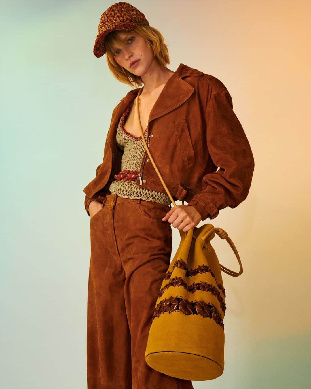 アルベルタフェレッティのインスタグラム：「Crochet raffia and soft suede add a bohemian flair to these Alberta Ferretti SS 23 looks. Discover the latest collection via link in bio.  #AlbertaFerretti  #SS23」