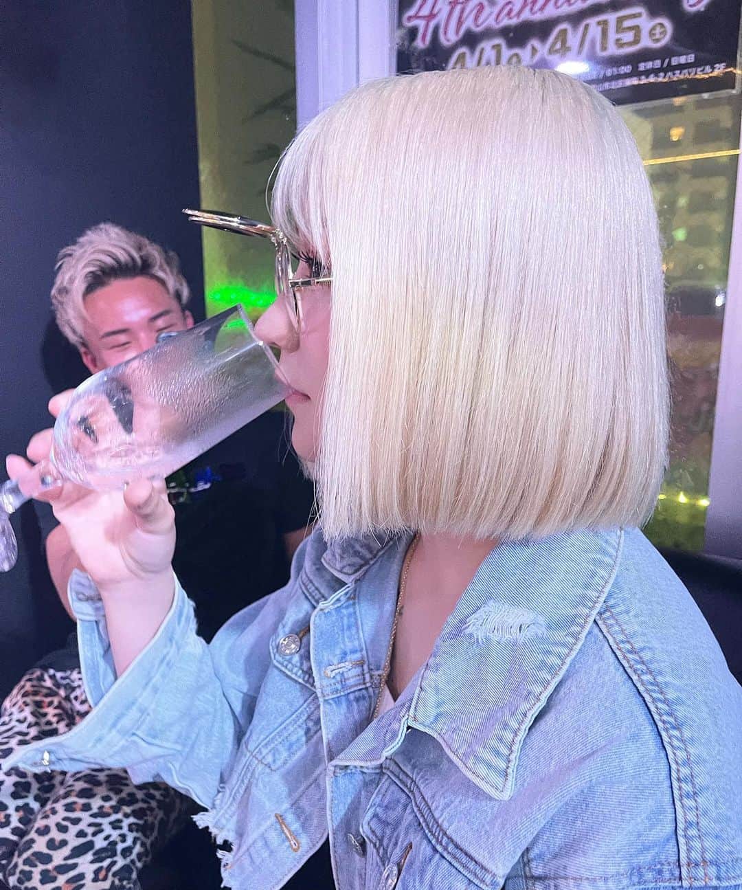 いーたろのインスタグラム：「みんなが横顔綺麗って沢山褒めてくれるから投稿にも載せちゃう🫣❤️ 後ろに変な人写ってるけど気にしないで😒 #いーたろ#私の沼にハマりなさい」