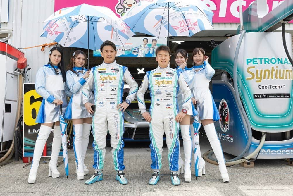 吉本大樹さんのインスタグラム写真 - (吉本大樹Instagram)「2023Apr16 #SuperGT @supergt_official R1 Okayama-P8  It was a very difficult race for everyone.  Dry>Wet>Dry>Wet then race was finally red flagged due to thunder and heavy rain.  We struggled a lot in wet condition but happy to bring back some points after staring from P19.  Next round / Fuji🗻  ☀️>☔️>☀️>☔️>⚡️と我々参加者にとってだけでなく、現地で観戦されている皆さんにとっても大変過酷なレースになりましたね💦 スタート後は周りのGT3勢をなかなか攻略することができずだったのですが、雨が降り始めた後のウエットに履き替えるタイミングとピット作業がバッチリ決まり大幅にポジションを上げることができました。しかしウエット路面ではビックリするほどペースが遅く、大きくポジションダウン。その後スリックでハーフウエットのコースに #しゅんきゅん @shunsuke.kohno を送り出すピットタイミングと作業も素晴らしく再び大きくポジションアップ。しゅんも難しいコンディションの中頑張ってくれました。 チームの頑張りで19位から8位までポジションアップすることができ、ポイントを持ち帰ることが出来たのはとても良かったですが、ウエット路面でのパフォーマンスは大幅に改善が必要です。 引き続きチーム、ドライバー、ダンロップさん共々頑張ります😤 応援ありがとうございました！ #LMcorsa @otggroup_60  #OsakaToyopetGroup @osaka_toyopet  #TOYOTA #Supra #GRsupra #GRsupraGT #DUNLOP @dunlop_motorsport @dunloptyres_jp  #PETRONAS @petronassyntium」4月16日 21時04分 - hiroyoshimoto