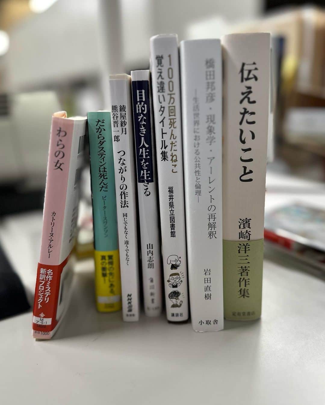 西田善太さんのインスタグラム写真 - (西田善太Instagram)「本のビオトープ。ついに定有堂書店の奈良敏行さんに会うことができた。12年前の BRUTUS『本屋好き』を大切に保管してくれていてうれしかった。店内を一緒に歩きながら、奈良さんの一冊一冊の思い入れを聞き、僕は本を選んでいく。本と読み手の間には、奈良さんのような人がいる。本は人の語りを経て、人の手に渡ってきたんだな、と感じ入るのでした🥺 買った本は大切に大切に読んでいます📕 #定有堂書店」4月16日 21時09分 - zentanishida
