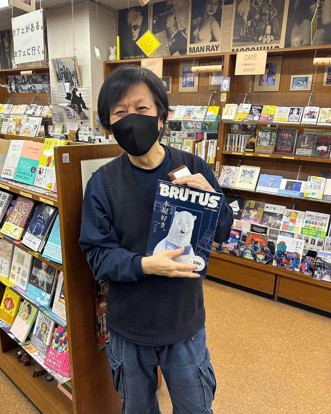 西田善太のインスタグラム：「本のビオトープ。ついに定有堂書店の奈良敏行さんに会うことができた。12年前の BRUTUS『本屋好き』を大切に保管してくれていてうれしかった。店内を一緒に歩きながら、奈良さんの一冊一冊の思い入れを聞き、僕は本を選んでいく。本と読み手の間には、奈良さんのような人がいる。本は人の語りを経て、人の手に渡ってきたんだな、と感じ入るのでした🥺 買った本は大切に大切に読んでいます📕 #定有堂書店」