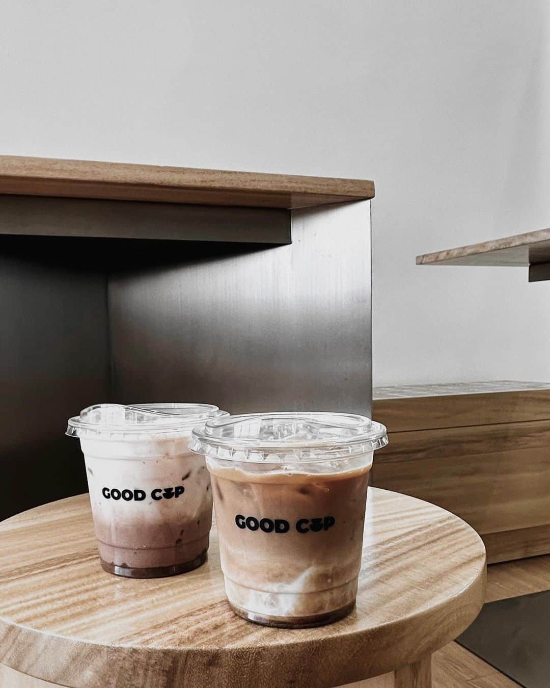 古泉千里のインスタグラム：「The Good Cup Coffee Company in Cebu☕️  セブ島で1番美味しいと言われてるコーヒーショップ🏝 ザグッドカップコーヒー 店内の雰囲気もとってもオシャレ‼︎  コーヒーの値段は他のカフェと 比べるとすこし高めですが その値段の出す価値のあるコーヒーが飲めます🥹 コーヒー好きにはたまりませんでした🫶🏻  __________________  📍The Good Cup Coffee Company F. Ramos St, Cebu City, 6000 Cebu  (ザグッドカップコーヒー) ラモスの大通り沿いにあります。  営業時間:8:00-18:00 Wi-Fi有り」