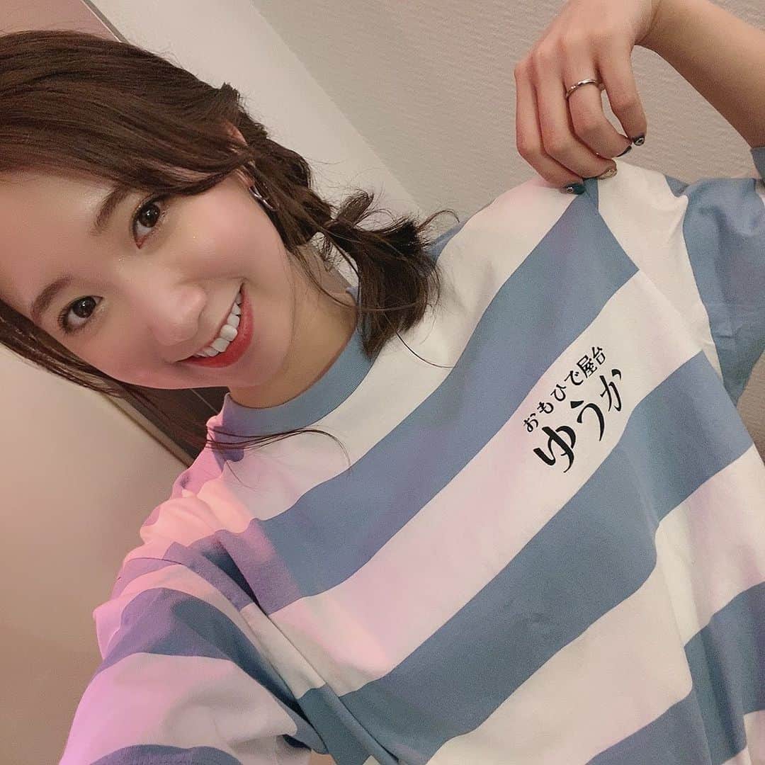 のインスタグラム：「リニューアルオープンした tvk「おもひで屋台ゆうか」 屋台は変わらずですがセットも衣装も変わってちょっぴり爽やかになりました𓂃🌿𓈒𓏸✨️  トークは相変わらずですが… これからもよろしくお願いします！  関西の方でもご覧いただけるようになったのよね実は！！！ サンテレビで少し遅れてですが、見れるようになったり…！  おもひでフェスもいつかできるように番組？お店？盛り上げていきたいのでどうぞご贔屓に🙋🏻‍♀️´-  #tvk #おもひで屋台ゆうか #テレビ神奈川 #神奈川 #サンテレビ #新番組 #リニューアルオープン #屋台 #YouTube見逃し配信」
