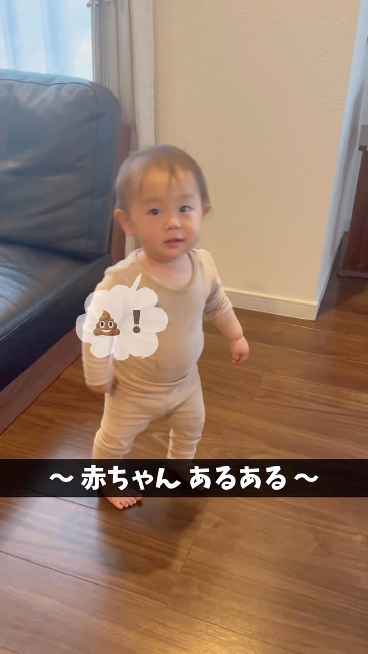 おとすずのインスタグラム：「あかちゃんあるある👶🏻？ . . #3月生まれ#1歳1ヶ月#生後13ヶ月#5歳差育児#あかちゃんあるある」