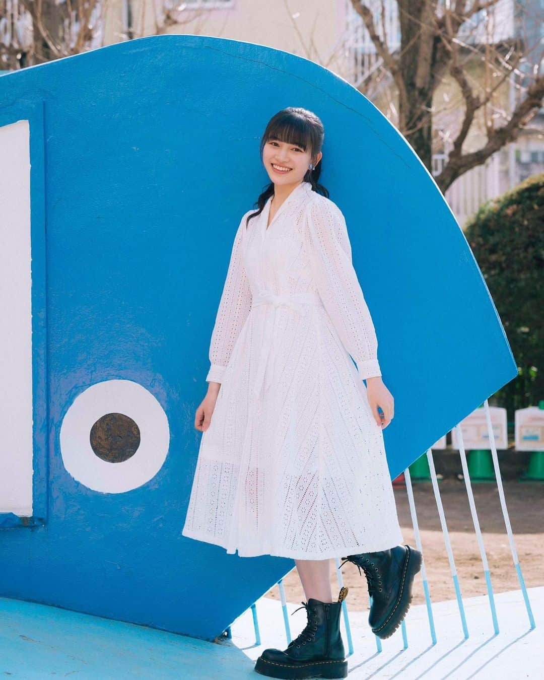 広瀬まのか︎さんのインスタグラム写真 - (広瀬まのか︎Instagram)「お知らせ  BOMB 5月号に出演しています.  最近の私のこと、CMのことなど…色々とお話しています👒  こちらはアザーカット. 素敵なお写真を沢山撮影して頂いたので、BOMBの中身で是非見てください🌸どどんと載ってます  pf 宮本賢一さん」4月16日 21時35分 - manoka_hirose