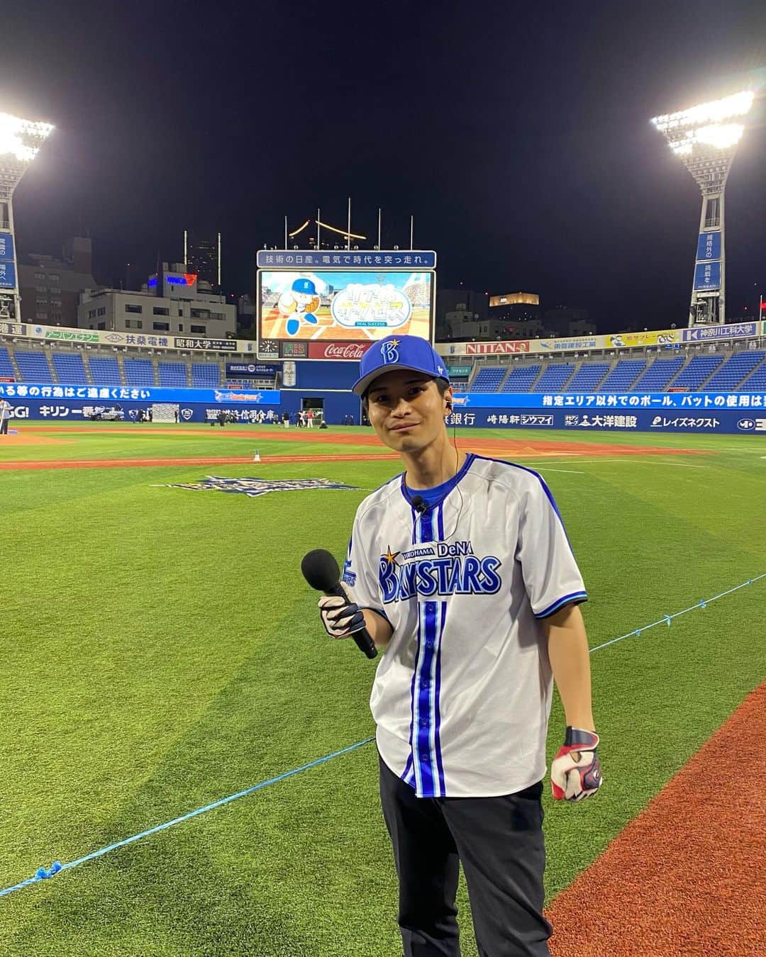 のインスタグラム：「ベイスターズ3連勝！ハマスタでは6連勝です！今日は平良投手、自己最多の10奪三振、牧選手の2ランHRで勝利を収めました！ ・ 試合前のあいさつや選手の飛び出し、選手コールはもちろん、ヒーローインタビューや試合後のイベントMCなどとてもやりがいがあります。 ・ "リアルサクセス"のMC🎤パワプロ好きとしてはたまらない企画⚾️約2時間喋り続けました！ ・ #baystars #横浜頂戦 #横浜DeNAベイスターズ #スタジアムDJ #アナウンサー #山田みきとし #横浜パワフルプロ野球 #パワプロくん #パワプロ」
