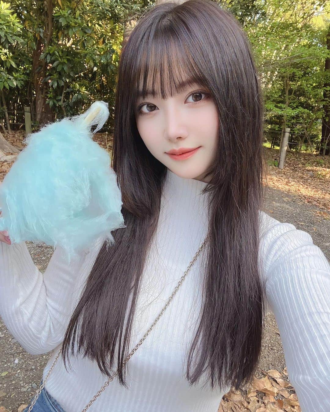 RIKAのインスタグラム：「姫カット👸🏻風　in森  柔らかリップカラーブーム🍊 @hermes No.21」