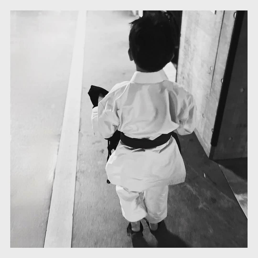 青木裕子さんのインスタグラム写真 - (青木裕子Instagram)「息子たちそれぞれ頑張った週末。 頑張る彼らはとても眩しい。  私も私にできることを。 力をもらっているのは私ですね。  #サッカー少年と空手少年」4月16日 21時51分 - yukoaoki_official