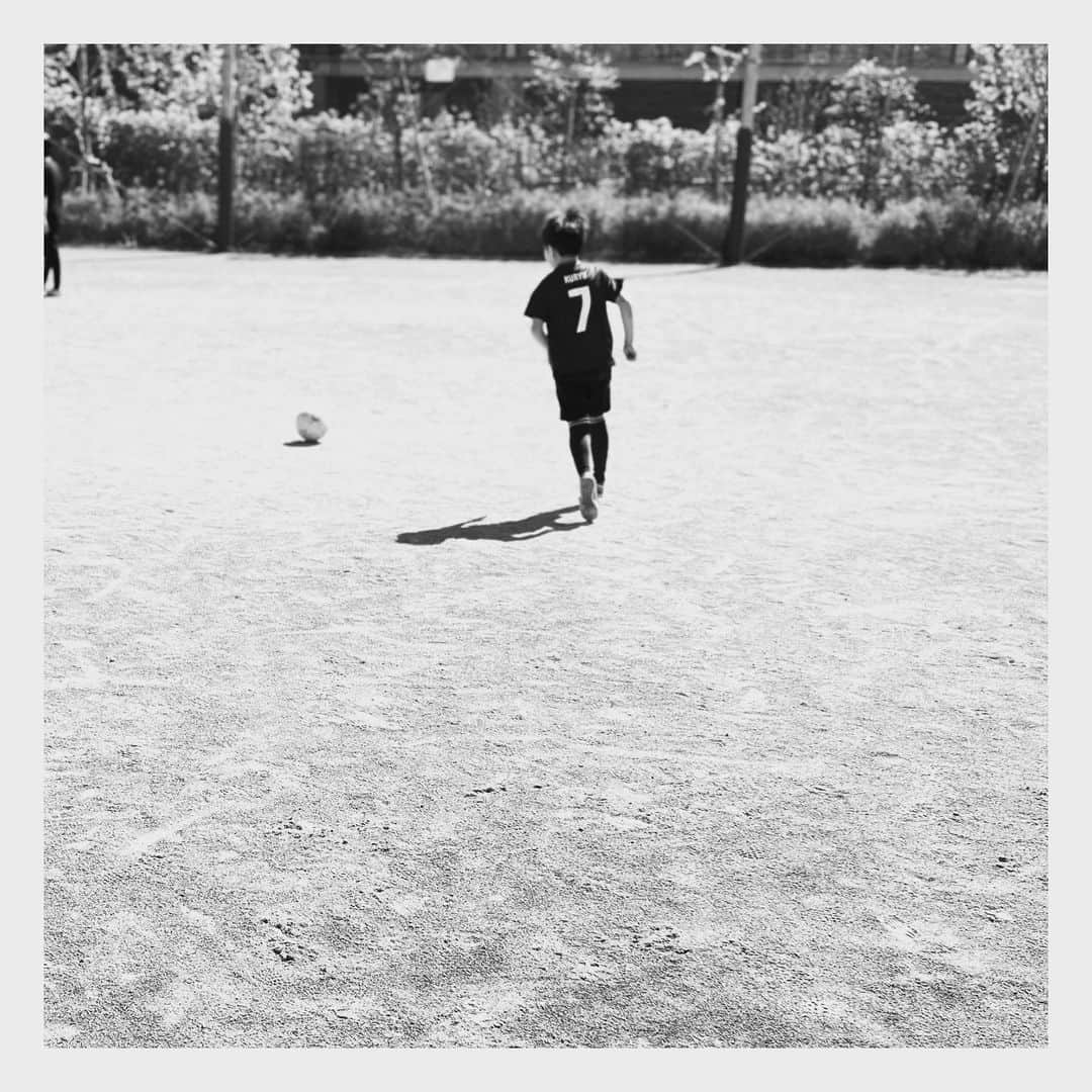 青木裕子さんのインスタグラム写真 - (青木裕子Instagram)「息子たちそれぞれ頑張った週末。 頑張る彼らはとても眩しい。  私も私にできることを。 力をもらっているのは私ですね。  #サッカー少年と空手少年」4月16日 21時51分 - yukoaoki_official