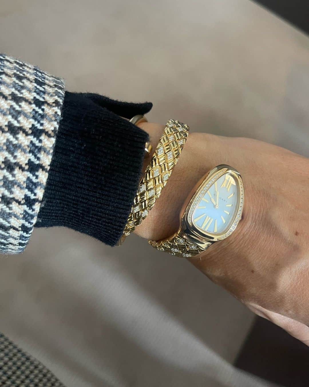 Harrodsのインスタグラム：「Iconic for 75 years, #Bulgari’s Serpenti is as elegant as they come – a timeless tale of inspiring women, ingenious craft and infinite beauty.  Find your #Serpenti in Fine Jewellery on the Ground Floor.  #Harrods #HarrodsFineJewellery」