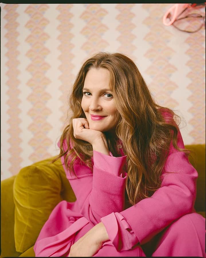 TIME Magazineのインスタグラム：「@drewbarrymore is one of the 100 most influential people of 2023.  "When I say this woman can do anything in the world, I mean, this woman can do anything in the world," writes @jimmyfallon.  Read more, and see the full 2023 #TIME100 list, at the link in our bio. Photograph by Ash Bean (@ashbeann)」