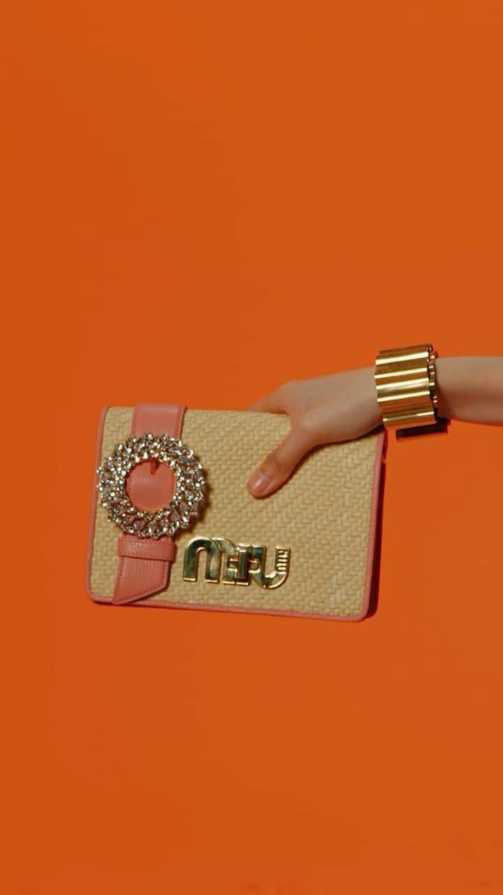 YOOX.COMのインスタグラム：「Small and fun colourful bags to go with your wedding outfits.  Tap the link in bio to check them out, on #YOOX!」
