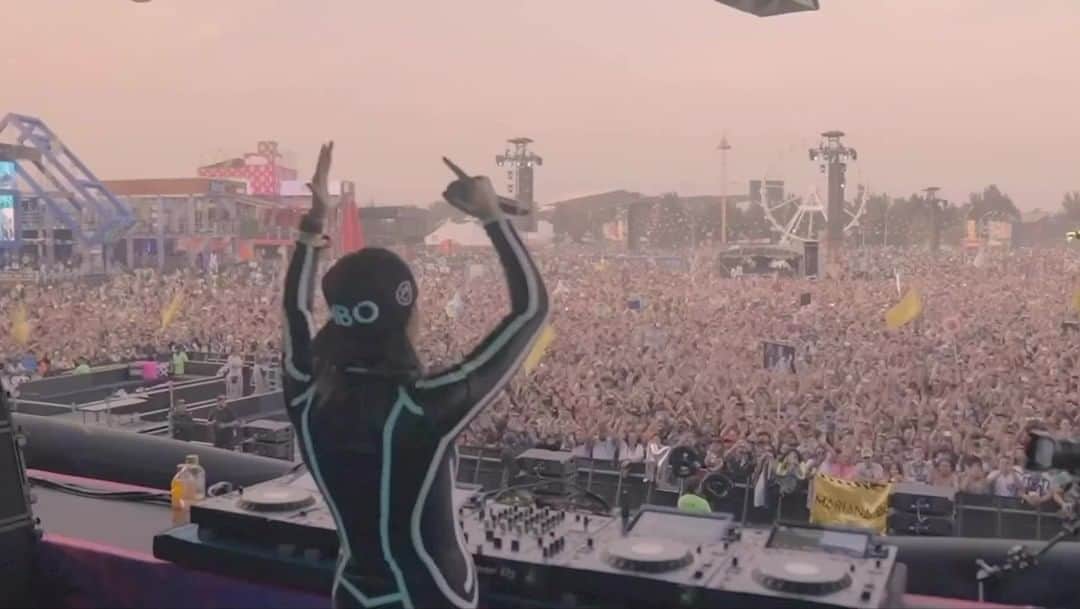 Spinnin' Recordsのインスタグラム：「We are DEEPLY obsessed with this one 🔥 No one does it like the queen herself @djmarianabo 🙌 'Deep In Your Mind' is out now!」