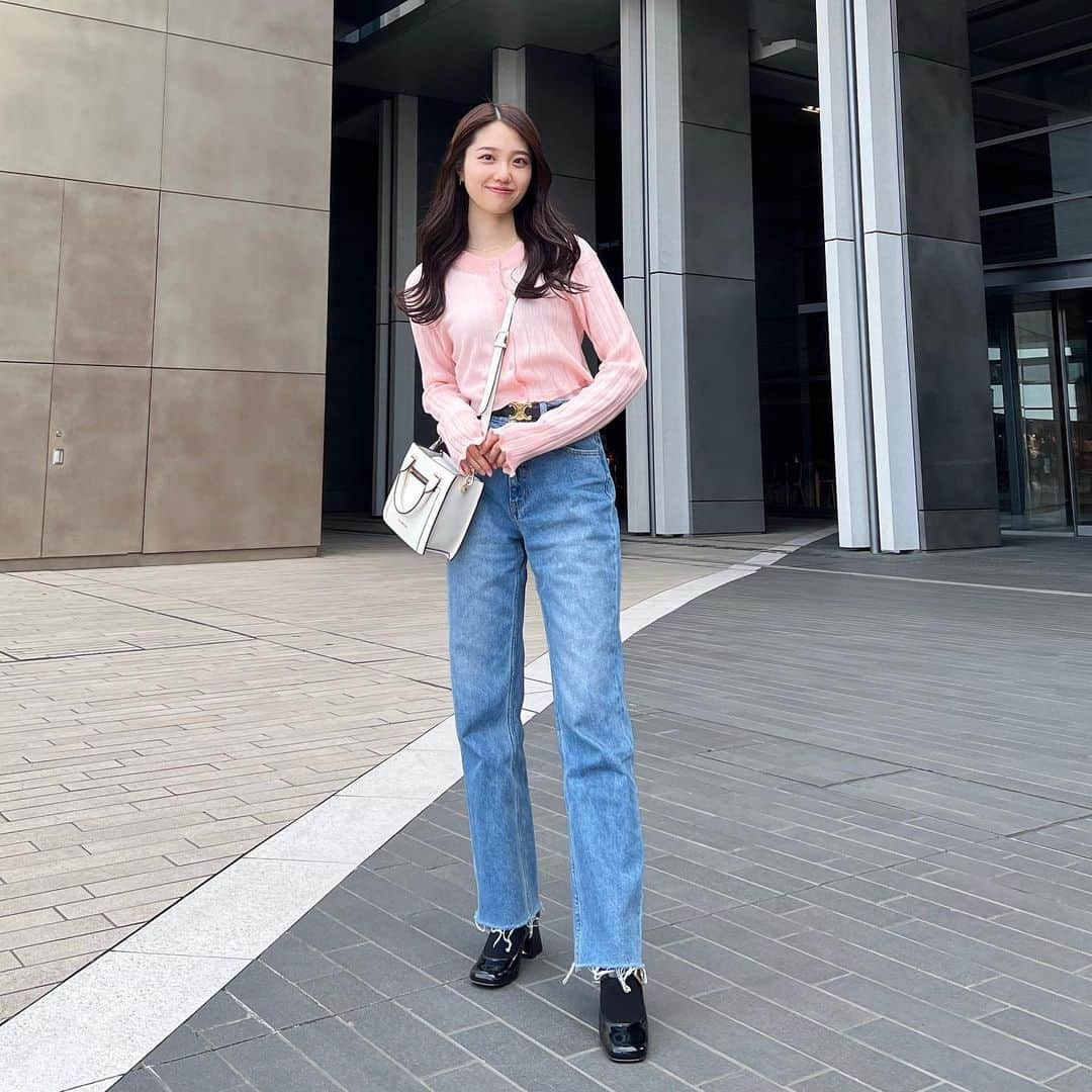 藤江萌さんのインスタグラム写真 - (藤江萌Instagram)「このトップスお気に入り🌸  tops : @grl_official  jeans : @sly_official  shoes : @charleskeith_jp  bag : @samantha.vega_official   そして明日の夜20:00-！！ SPOTV NOW「Monday Night Brighton」生放送です⚽️  チェルシーvsブライトンの一戦をお届けします🔥 無料配信なのでぜひ見てね☺︎  #コーデ #プチプラコーデ #グレイル #グレイル購入品 #グレイルコーデ #春服 #春服コーデ #デニムコーデ #デニム #サッカー #ブライトン #藤江萌 #ootd #grl #grl購入品 #grlコーデ #sly #charlesandkeith #samanthavega #celine #photography #jeans #japanesegirl #brighton #football」4月16日 22時00分 - fujie_moe_official