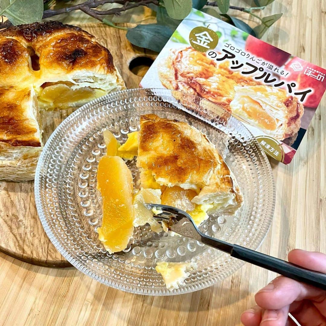 長谷川真美さんのインスタグラム写真 - (長谷川真美Instagram)「#おうちカフェ 😋  今回の #おとりよせスイーツ は @buono_hokkaido の 金のアップルパイ🍎💕  ジューシーなリンゴの果肉たっぷり！！！ シャキシャキっとした食感と じゅわーッと広がる果汁😋  ぜひお試しあれ！！！💓  PR @buono_hokkaido  #楽天 #アップルパイ #アップルパイ🍎 #りんごケーキ #りんごのお菓子 #焼きりんご #母の日プレゼント #北海道産直グルメぼーの」4月16日 22時04分 - maami.hase