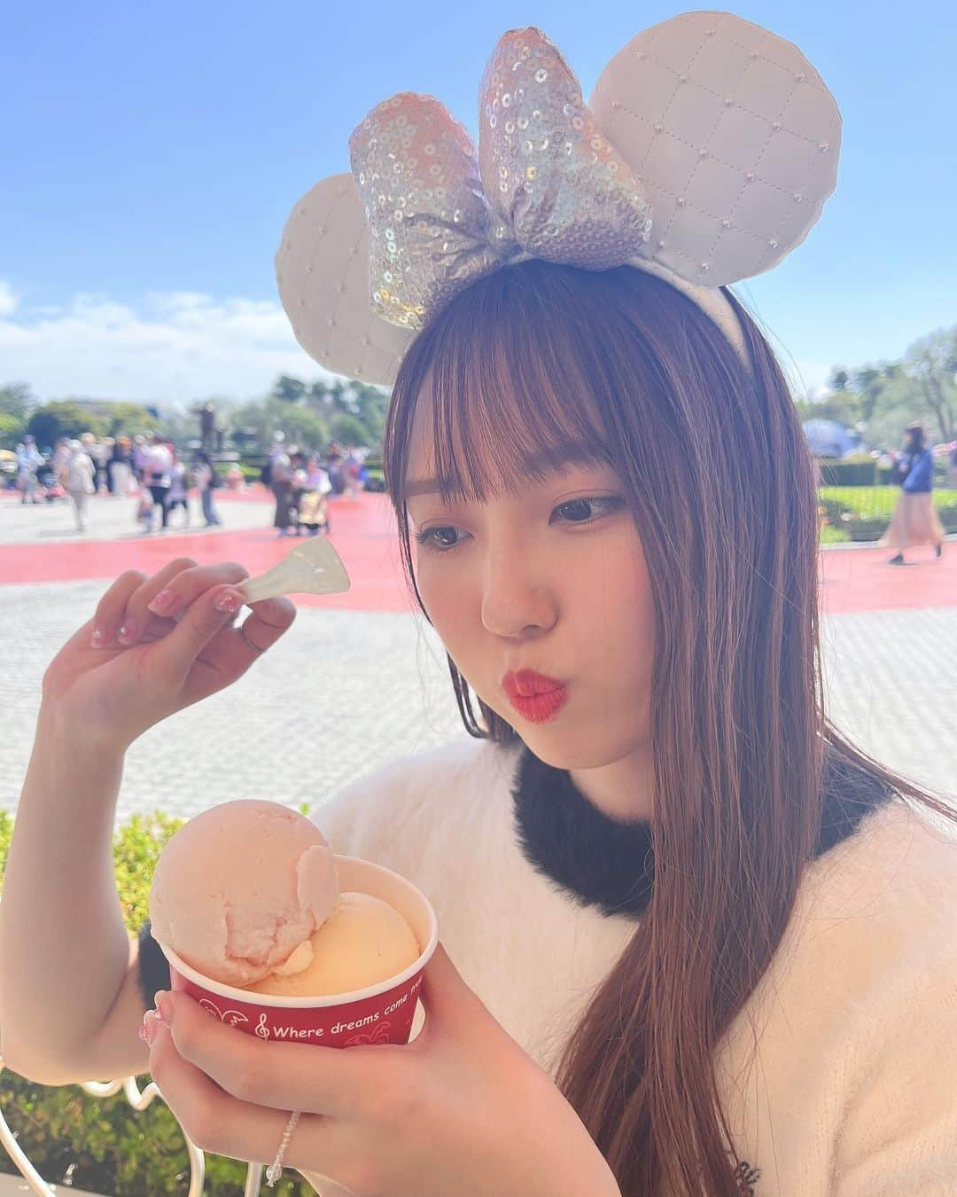 川平朱莉さんのインスタグラム写真 - (川平朱莉Instagram)「Dヲタになって11年経ちました🐭🏰💎  久々にマスクも外してインパできたし、色々元通りに戻ってきてるの嬉しい🥺🫶🏻」4月16日 22時06分 - iam_akachan_0125