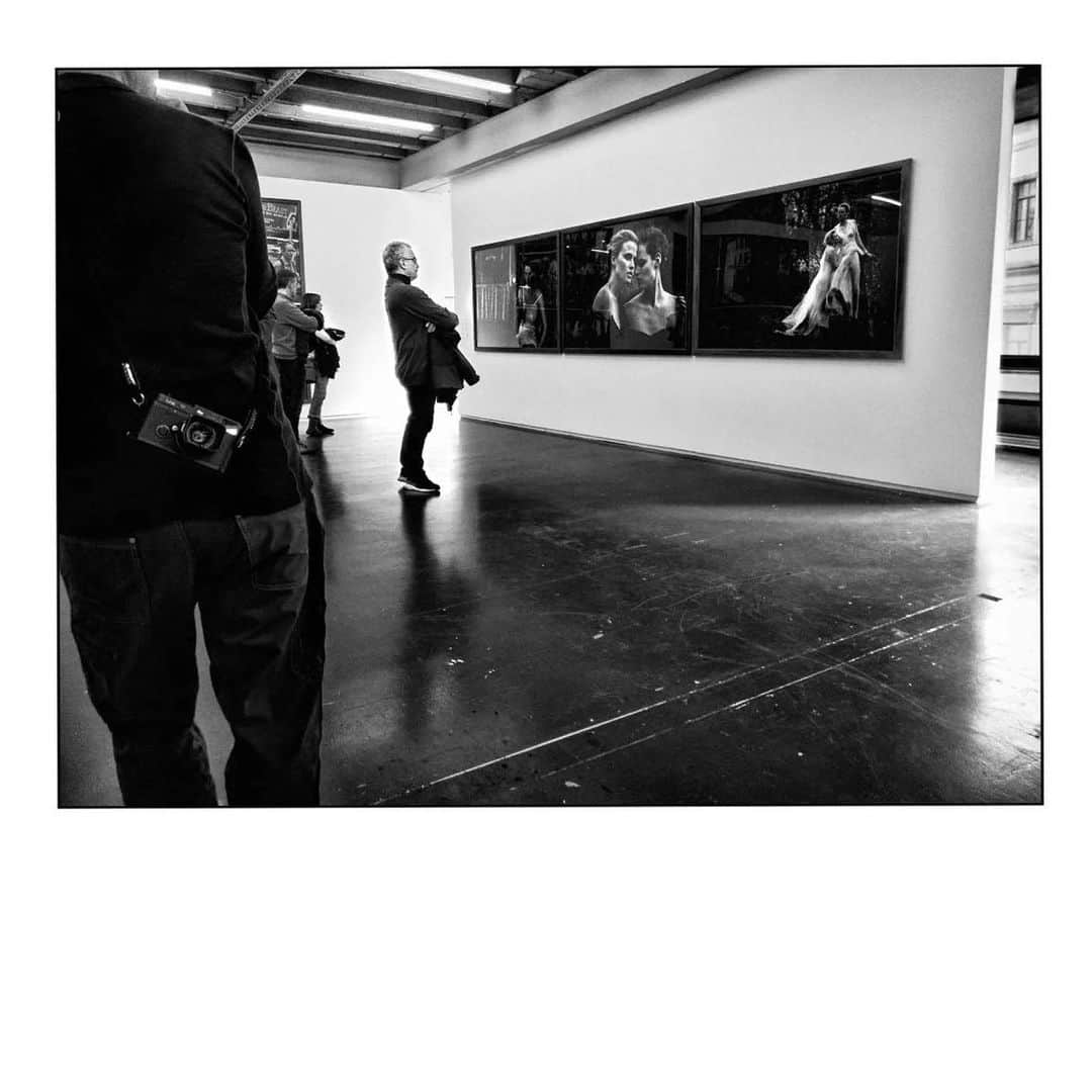 ピーター・リンドバーグさんのインスタグラム写真 - (ピーター・リンドバーグInstagram)「One month left to discover Peter Lindbergh's first self-curated exhibition.  On view in Brussels' Espace Vanderborght until 14 May 2023.   Take a closer look at 'Untold Stories' as seen by its visitors.   Photos by @annapostovaya @bokeron61 @delafinesse  (Cover image: @alexdeterwangne_visuals)  #LindberghUntoldStories #PeterLindberghBrussels #Brussels #Kunstpalast #Profirst」4月16日 22時08分 - therealpeterlindbergh