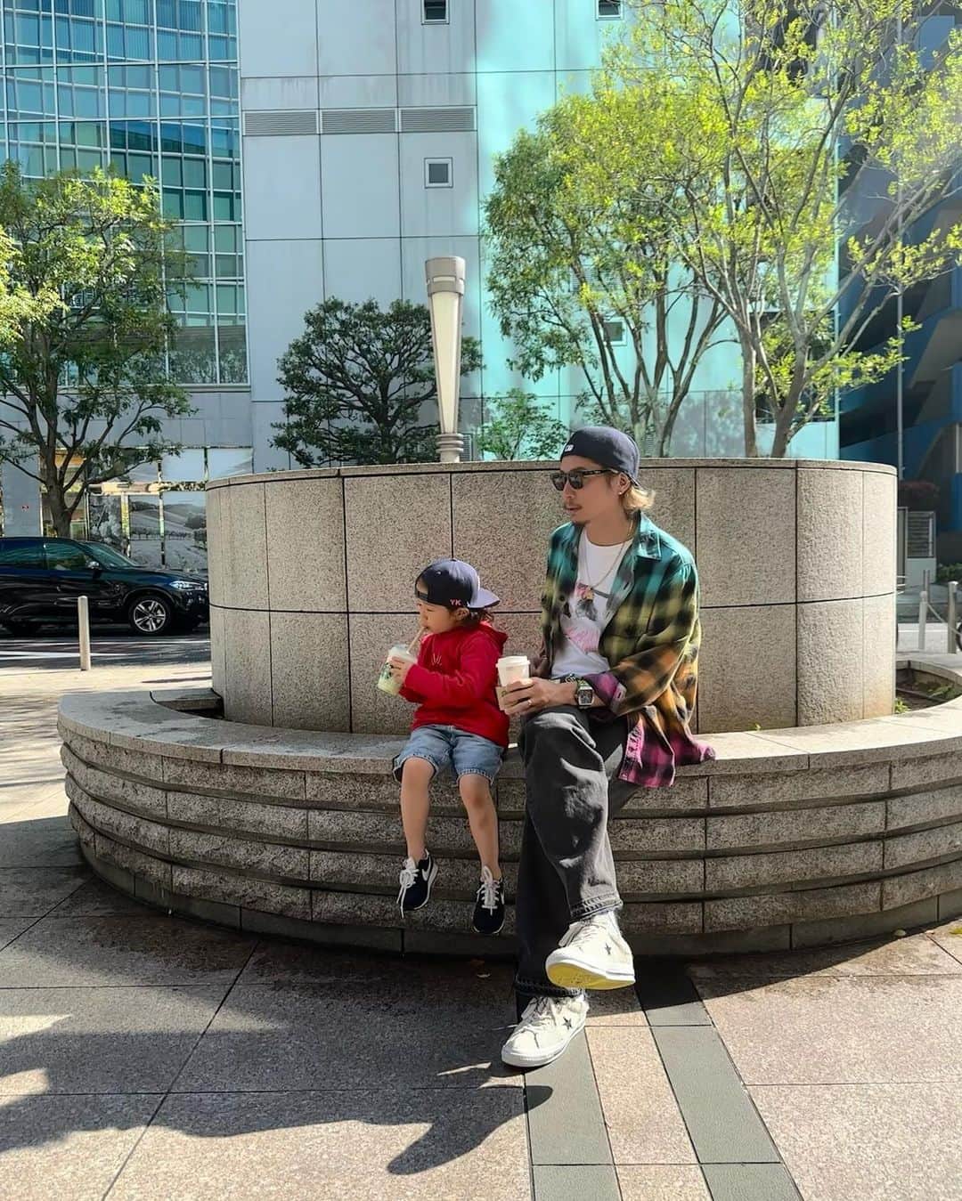 のインスタグラム：「ゆうじゃんとおれ  #ootd  シャツの質問多いので #celine  靴 #converse #fragmentdesign」