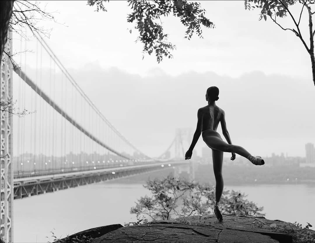 ballerina projectさんのインスタグラム写真 - (ballerina projectInstagram)「𝐒𝐲𝐝𝐧𝐞𝐲 𝐃𝐨𝐥𝐚𝐧 and the GW Bridge. 🌉  @sydney_dolan_ballet #sydneydolan #ballerinaproject #georgewashingtonbridge #hudsonriver #newyorkcity #newjersey #ballerina #ballet #wolford #hosiery #tights #pointeshoes   Ballerina Project 𝗹𝗮𝗿𝗴𝗲 𝗳𝗼𝗿𝗺𝗮𝘁 𝗹𝗶𝗺𝗶𝘁𝗲𝗱 𝗲𝗱𝘁𝗶𝗼𝗻 𝗽𝗿𝗶𝗻𝘁𝘀 and 𝗜𝗻𝘀𝘁𝗮𝘅 𝗰𝗼𝗹𝗹𝗲𝗰𝘁𝗶𝗼𝗻𝘀 on sale in our Etsy store. Link is located in our bio.  𝙎𝙪𝙗𝙨𝙘𝙧𝙞𝙗𝙚 to the 𝐁𝐚𝐥𝐥𝐞𝐫𝐢𝐧𝐚 𝐏𝐫𝐨𝐣𝐞𝐜𝐭 on Instagram to have access to exclusive and never seen before content. 🩰」4月16日 22時11分 - ballerinaproject_