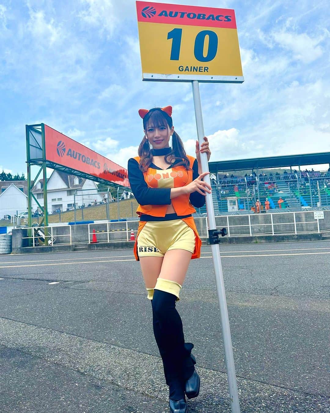 桜りんさんのインスタグラム写真 - (桜りんInstagram)「10号車　グリッドボードの担当をさせて頂きました🏁❣️  #PONOS #GAINER #supergt」4月16日 22時17分 - rin__sakura